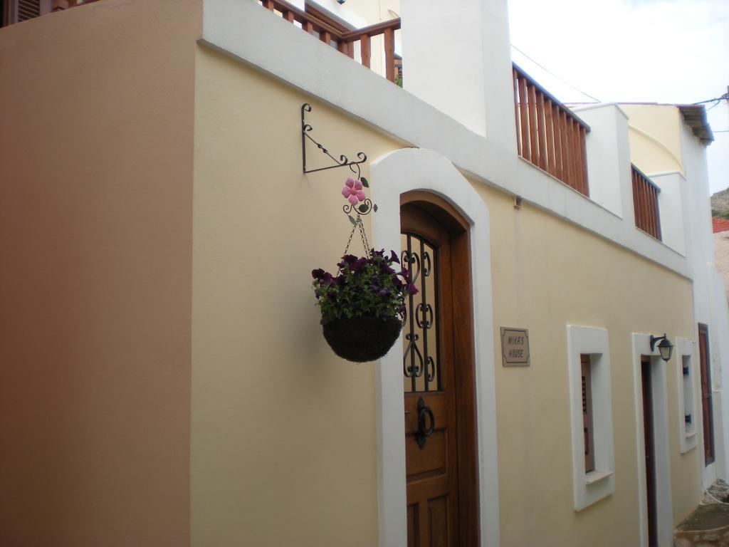 Villa Mika'S House Chalki Town Habitación foto
