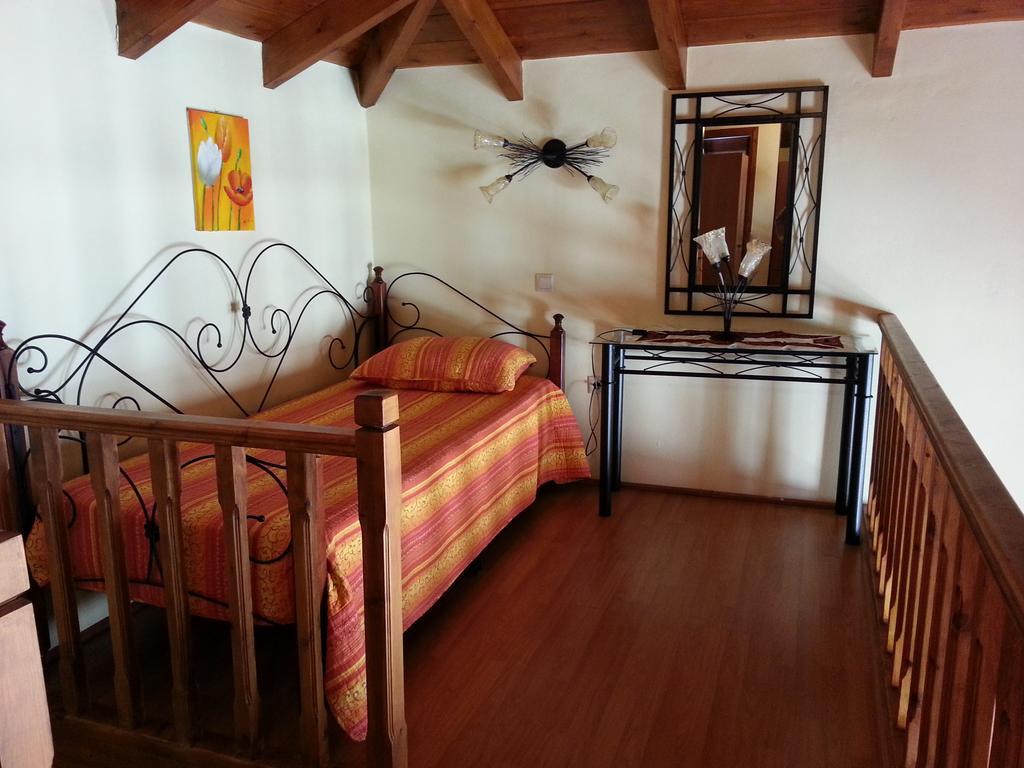Villa Mika'S House Chalki Town Habitación foto