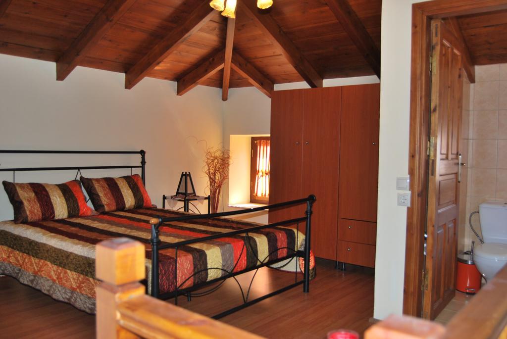Villa Mika'S House Chalki Town Habitación foto