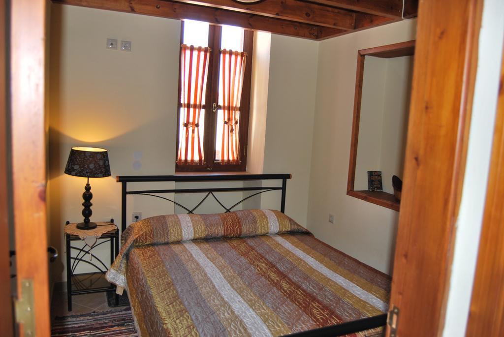 Villa Mika'S House Chalki Town Habitación foto
