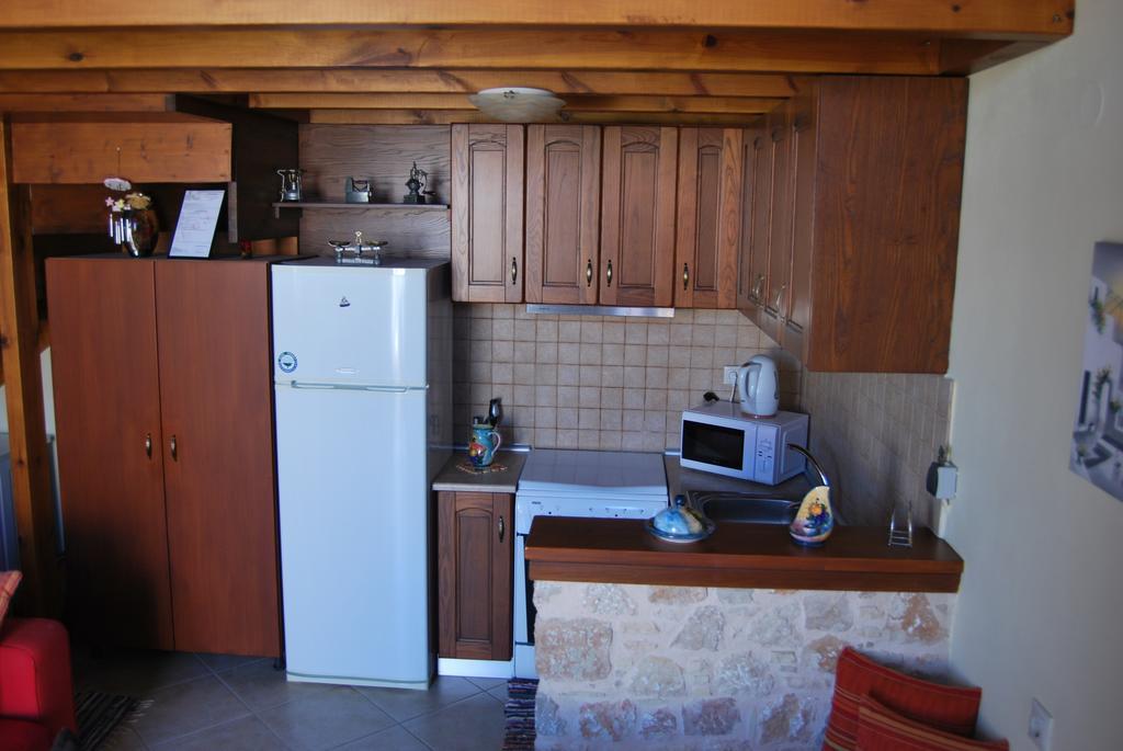 Villa Mika'S House Chalki Town Habitación foto