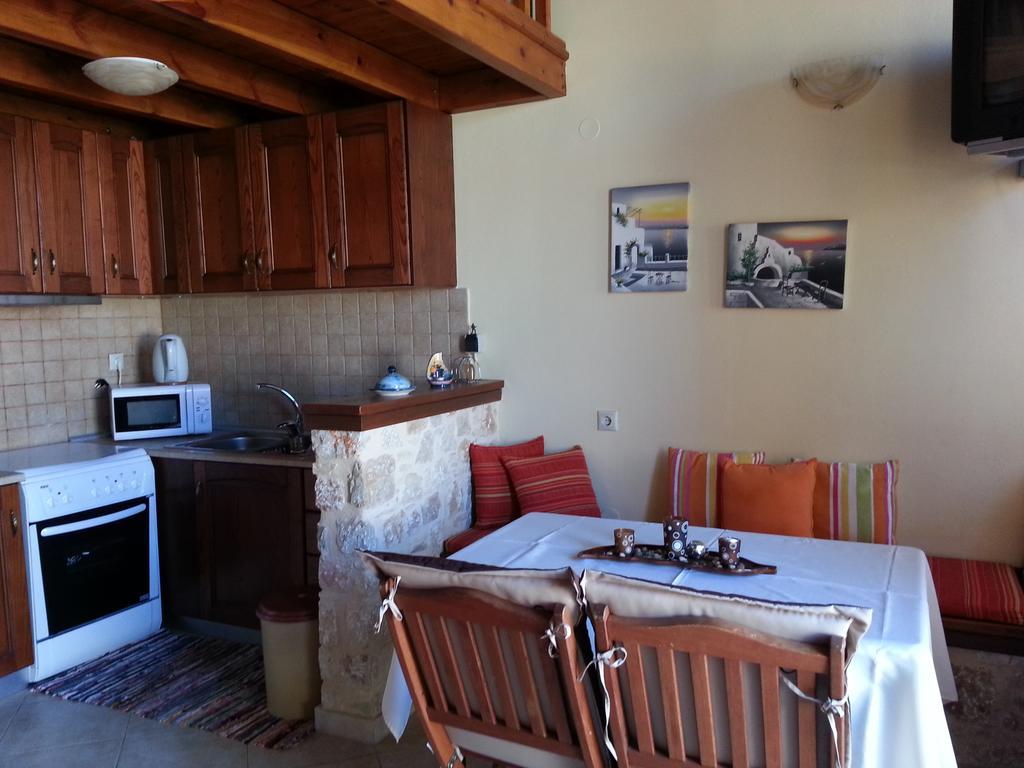 Villa Mika'S House Chalki Town Habitación foto