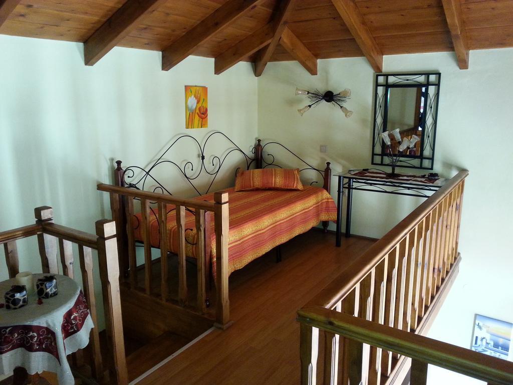Villa Mika'S House Chalki Town Habitación foto