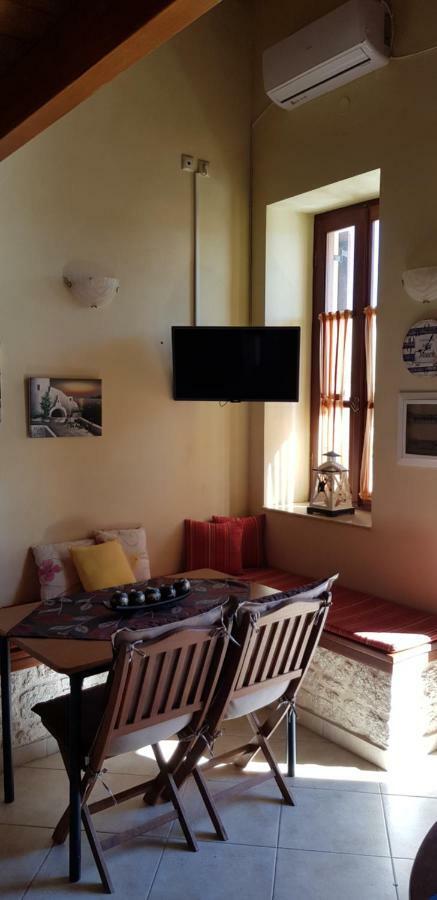 Villa Mika'S House Chalki Town Exterior foto